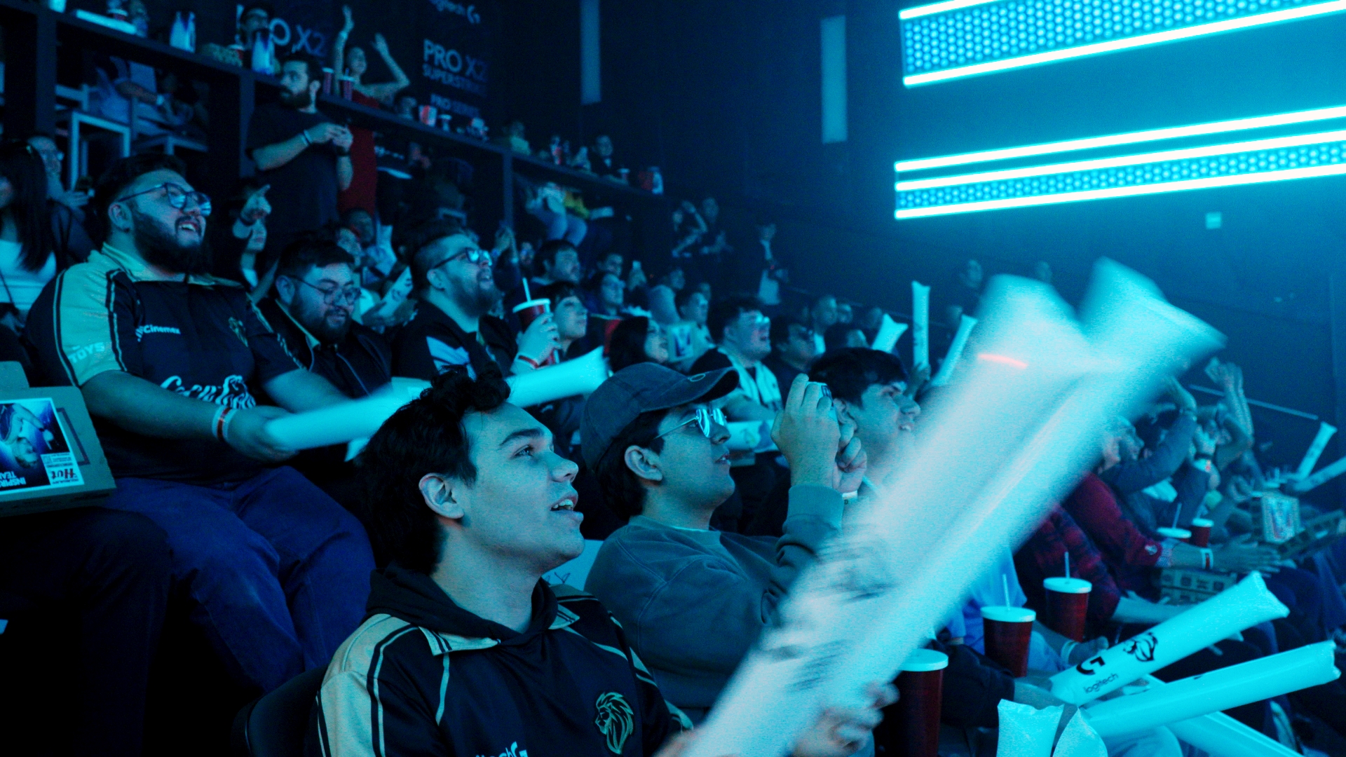 Público en el evento Logitech X2 de Arena